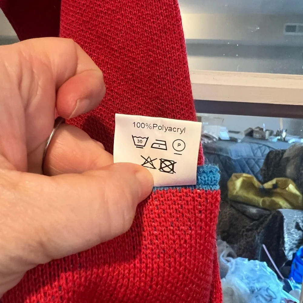 Halfen Red and Blue Knit Scarf